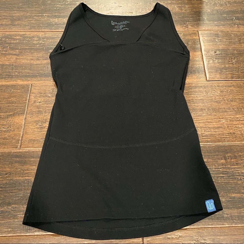 Lalabu Baby Wearing Tank Size L fits like a med.